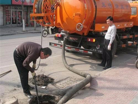 龙楼镇清掏化粪池，健康生活从这里开始